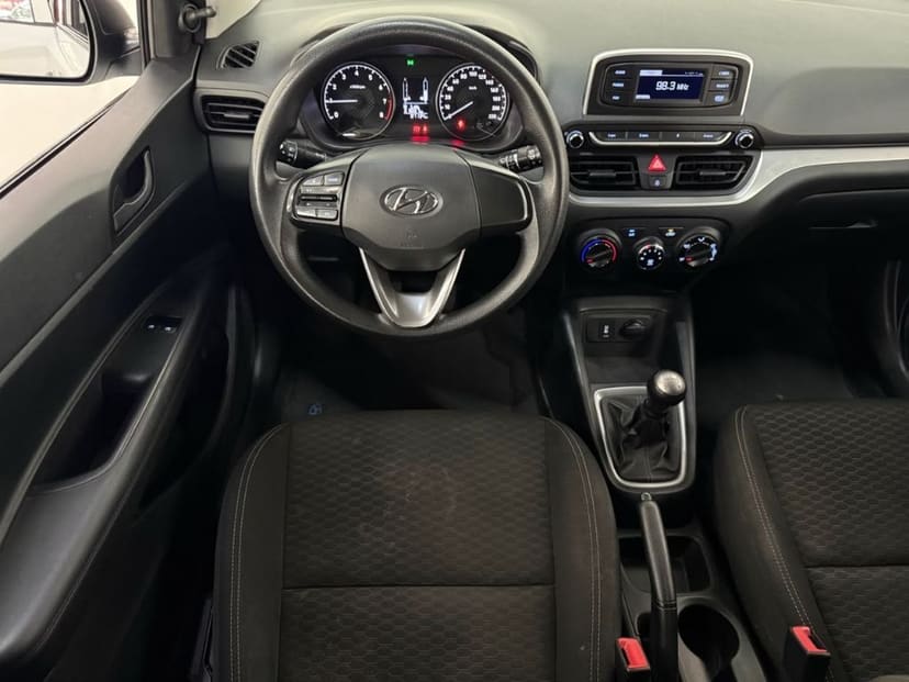 Hyundai HB20 2020/2021, painel, volante e câmbio